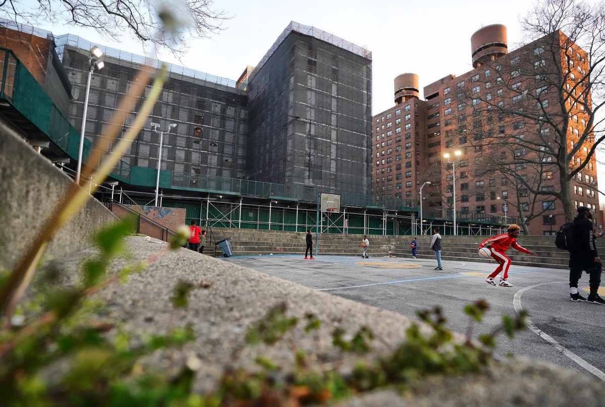 The Hole at the Van Dyke Houses, in Brownsville, Brooklyn: wide open.